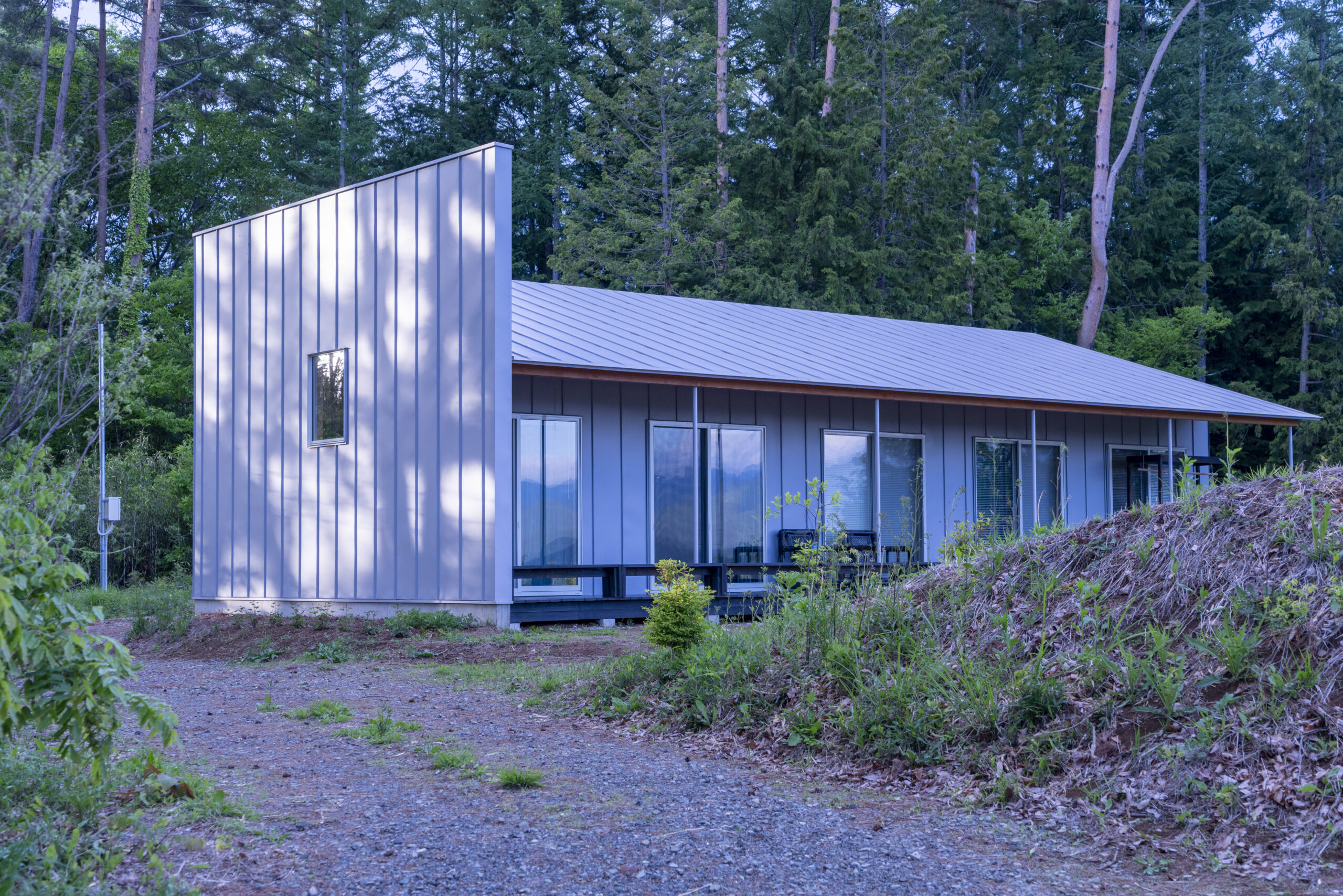 道具と広い庭｜ＹＵＭＯＲＥ｜大和重工