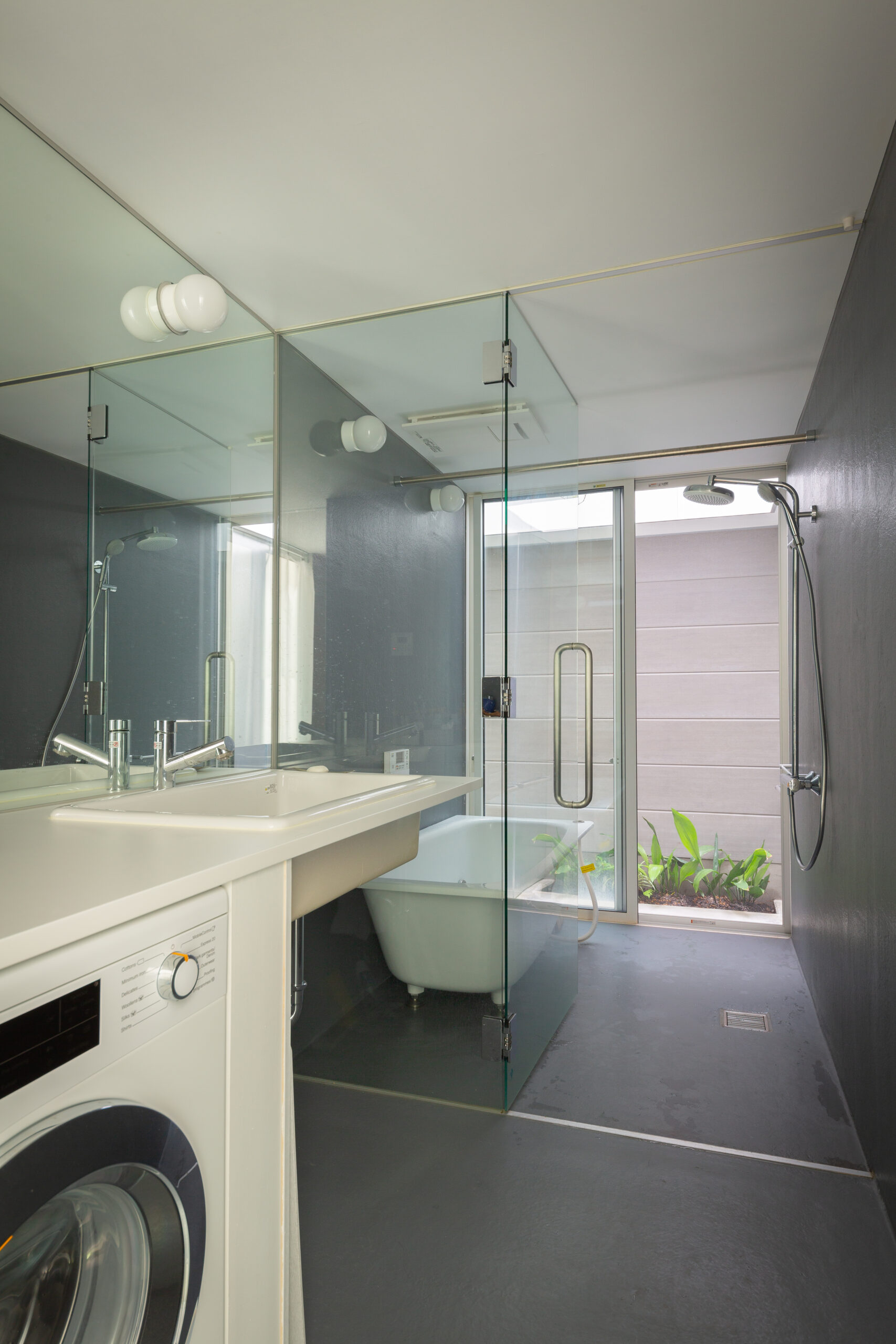 八幡の二世帯住宅「二世帯で住む、巨木の住処」｜ＹＵＭＯＲＥ｜大和重工